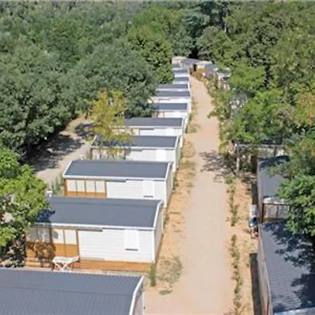 Perfection Chateau Laval - Comfort Mobile - 3 Sleeps 5 Persons