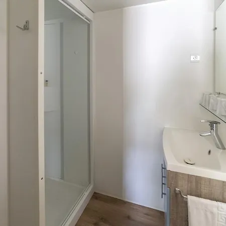 Perfection Chateau Laval - Comfort Mobile - 3 Sleeps 5 Persons Apartment Gréoux-les-Bains