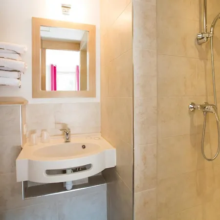 Apartment Perfection Chateau Laval - Comfort Mobile - 3 Sleeps 5 Persons *