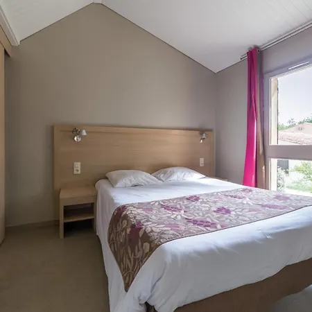 Perfection Chateau Laval - Comfort Mobile - 3 Sleeps 5 Persons *